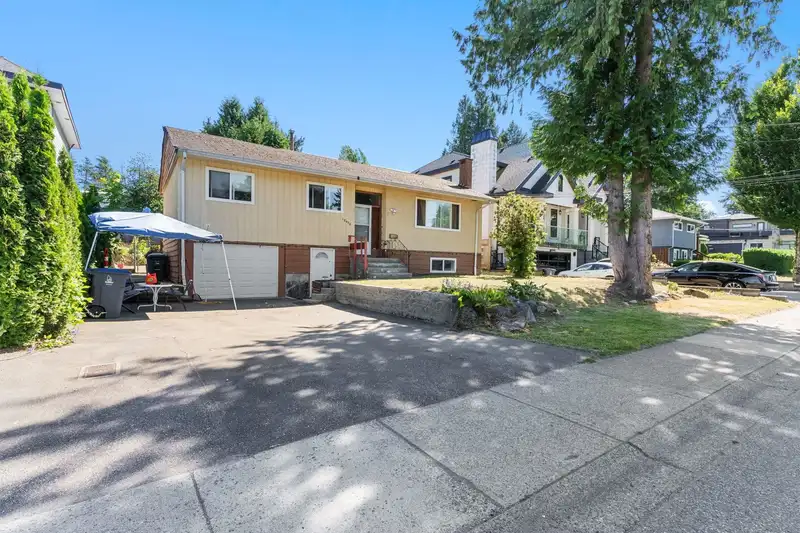 12476 99 AVENUE - photo 3 of 35