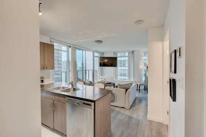 1505 610 GRANVILLE STREET - photo 3 of 25