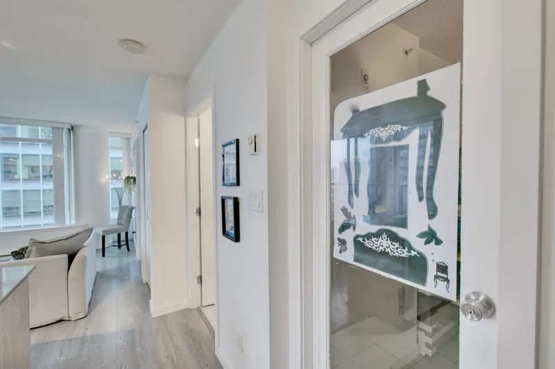 1505 610 GRANVILLE STREET - photo 4 of 25