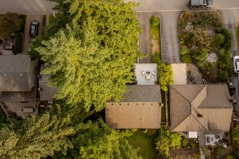 1082 CALVERHALL STREET - photo 3 of 28