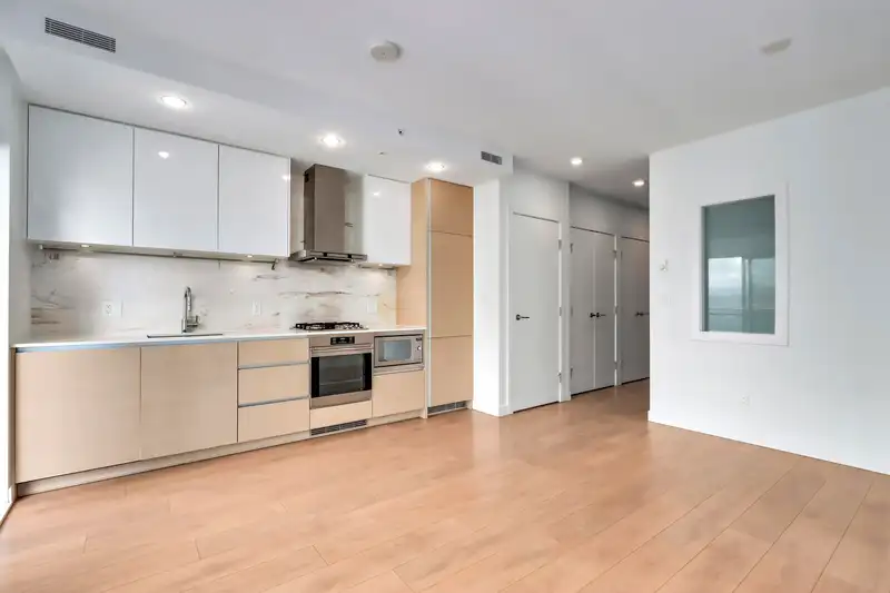 2709 6098 STATION STREET - photo 4 of 15