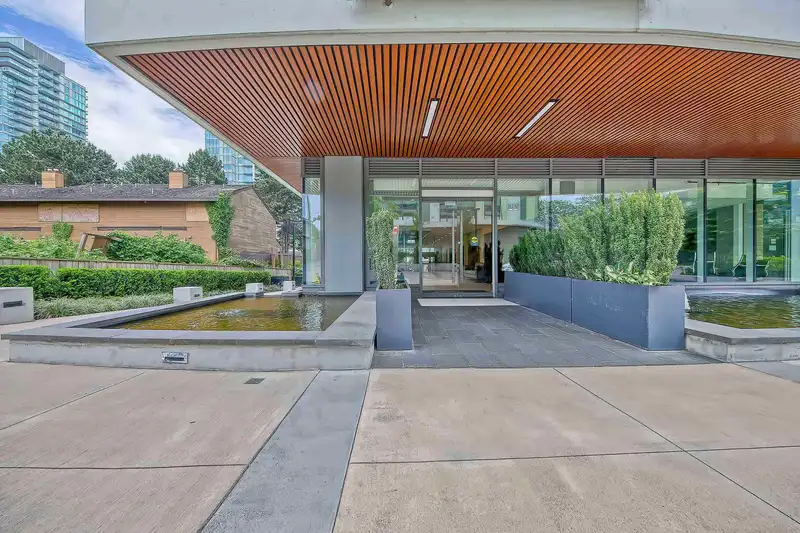 2402 8189 CAMBIE STREET - photo 2 of 30