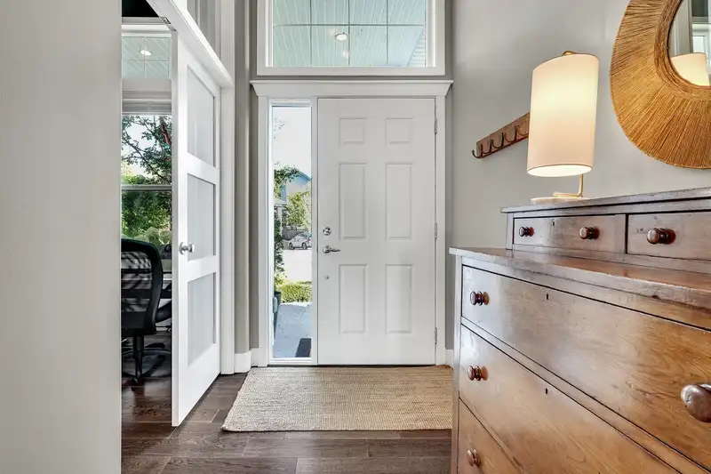 16980 77A AVENUE - photo 2 of 37
