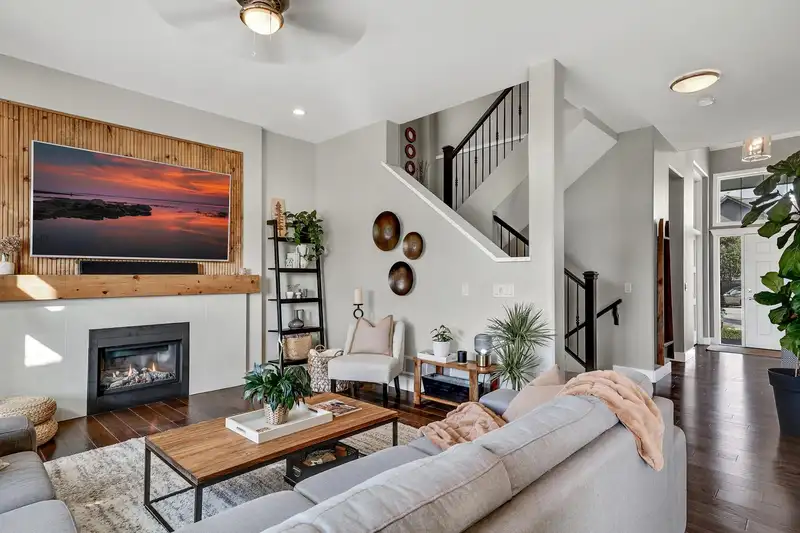 16980 77A AVENUE - photo 4 of 37