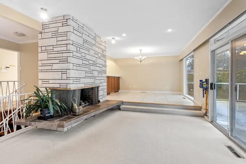 7365 PUNNETT CLOSE - photo 3 of 40