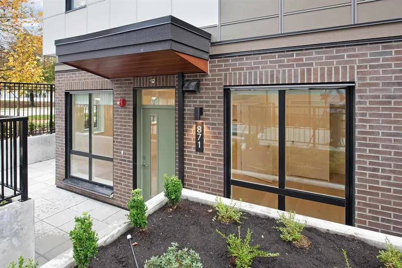 871 33 AVENUE - photo 1 of 25