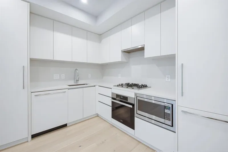 871 33 AVENUE - photo 2 of 25