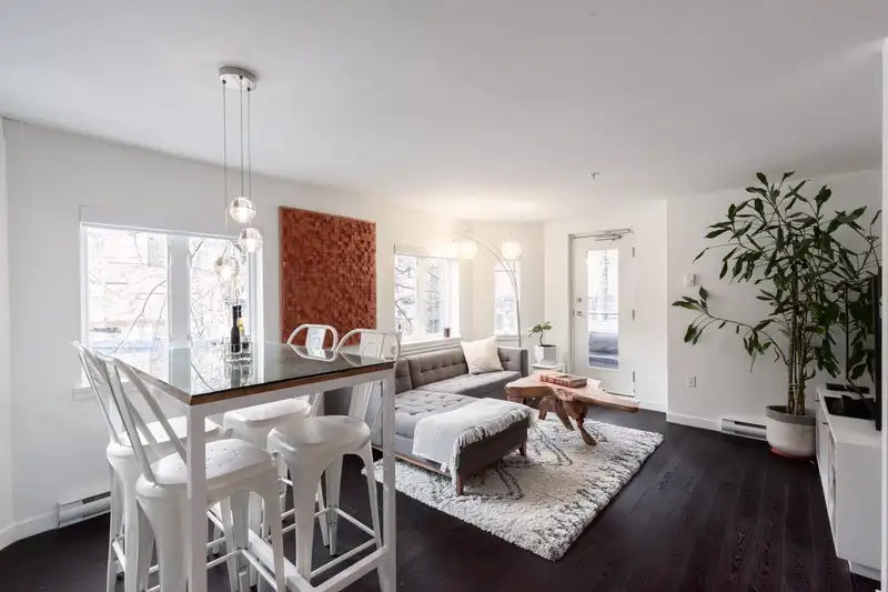 203 370 CARRALL STREET - photo 1 of 27