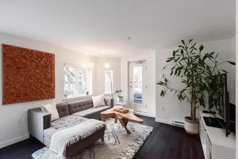 203 370 CARRALL STREET - photo 3 of 27