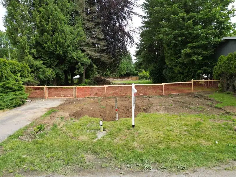 22949 ST ANDREWS AVENUE - photo 4 of 6