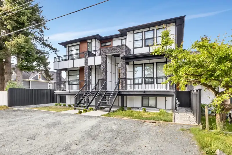 33227 5 AVENUE - photo 2 of 36