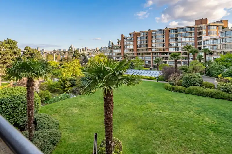 308 1450 PENNYFARTHING DRIVE - photo 2 of 30