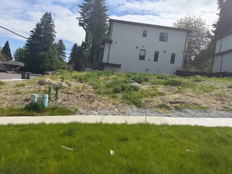 13858 115 AVENUE - photo 3 of 3