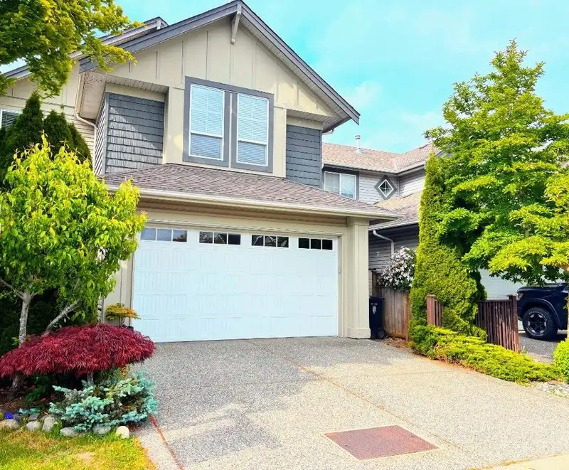 21167 82A AVENUE - photo 3 of 36