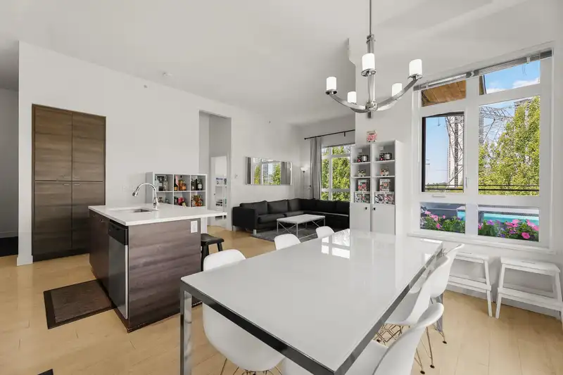 411 13925 FRASER HIGHWAY - photo 2 of 25