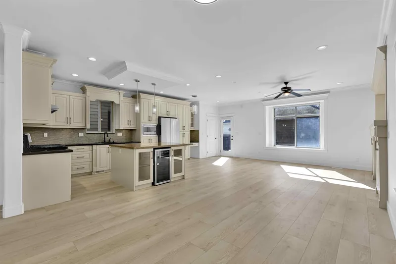 14636 36A AVENUE - photo 2 of 25