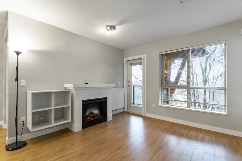 310 1633 MACKAY AVENUE - photo 3 of 21