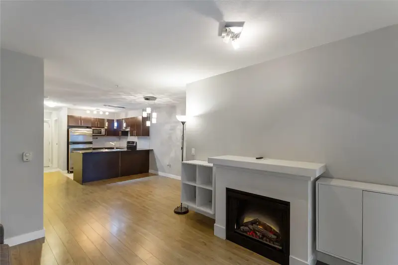 310 1633 MACKAY AVENUE - photo 4 of 21