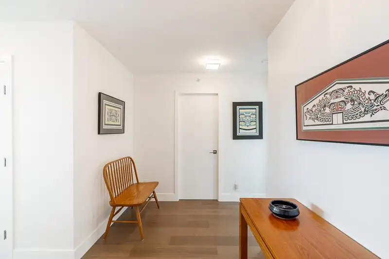 1901 615 HAMILTON STREET - photo 4 of 39