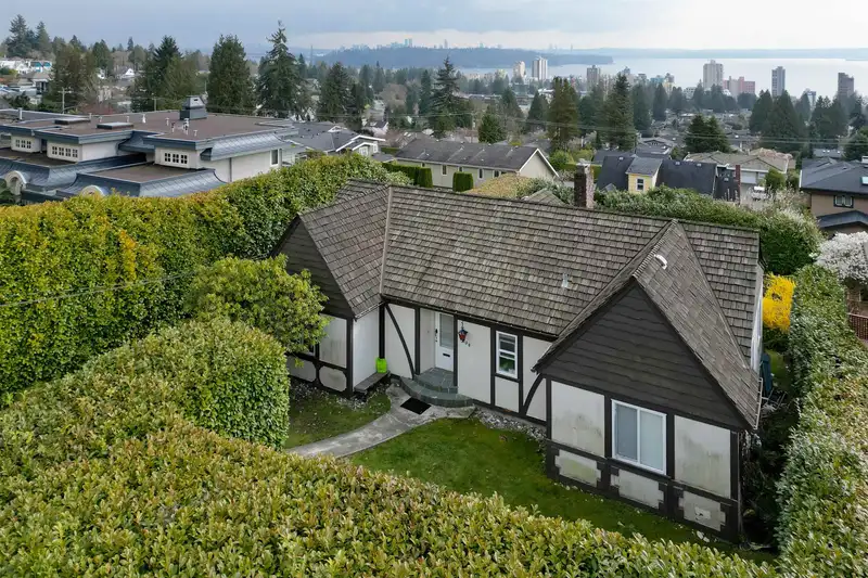 2250 NELSON AVENUE - photo 1 of 4