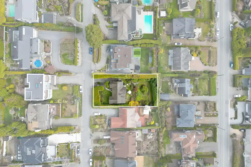 2250 NELSON AVENUE - photo 3 of 4