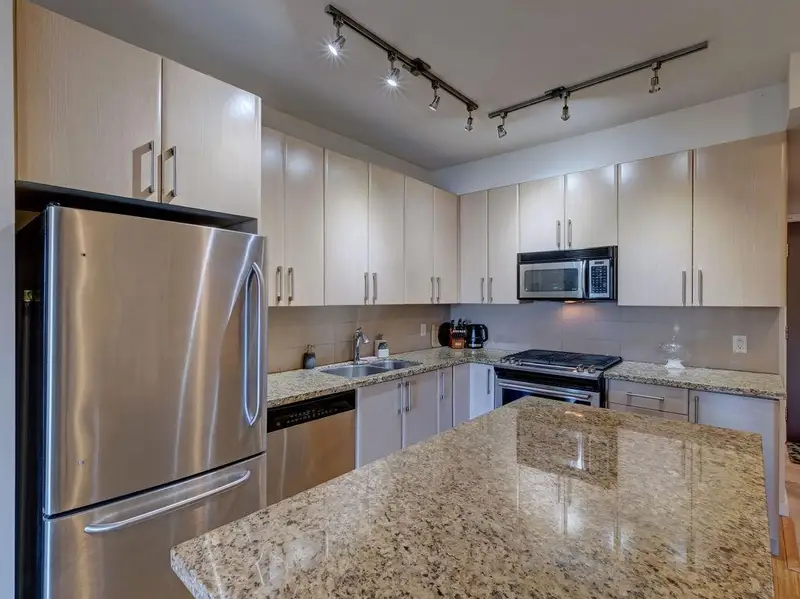 360 5160 DAVIS BAY ROAD - photo 4 of 20