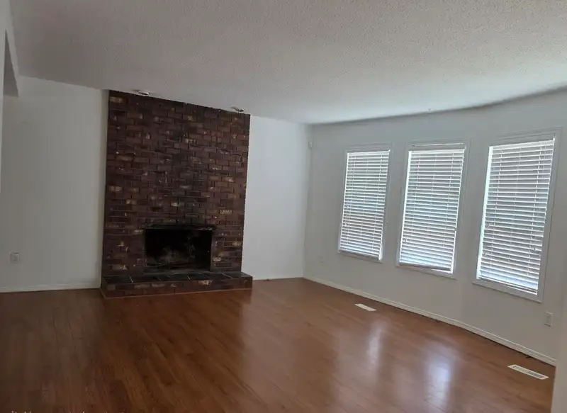 3036 MOUAT DRIVE - photo 4 of 6
