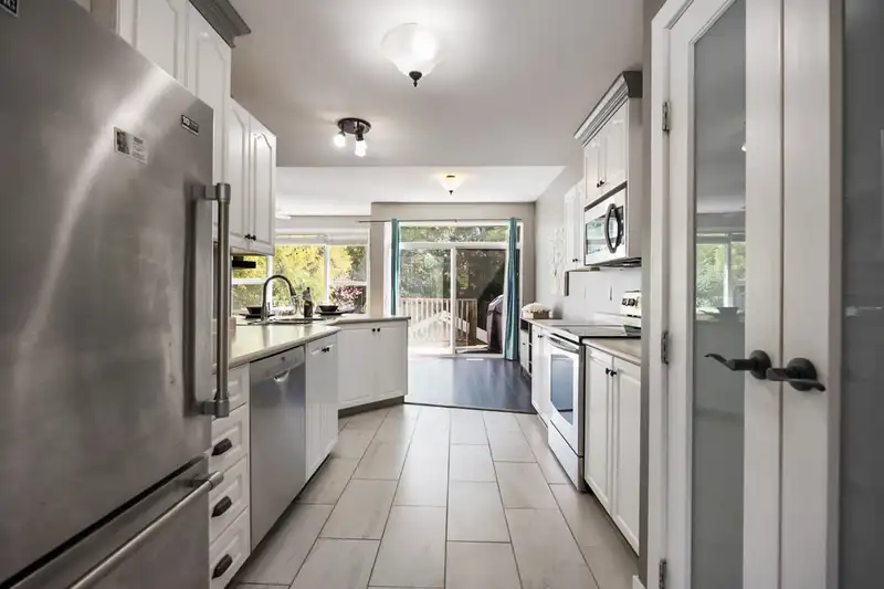 24372 101A AVENUE - photo 4 of 40