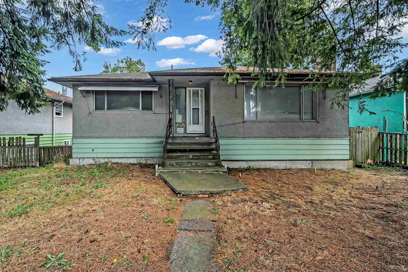 2975 E 41ST AVENUE - photo 1 of 19