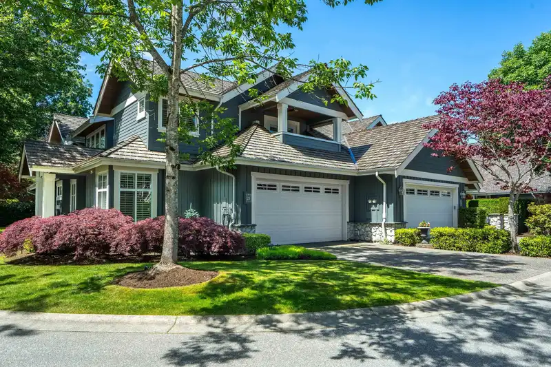 21 15715 34 AVENUE - photo 1 of 40