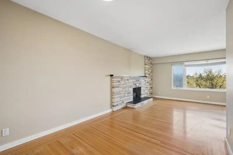 7621 ELLIOTT STREET - photo 4 of 40