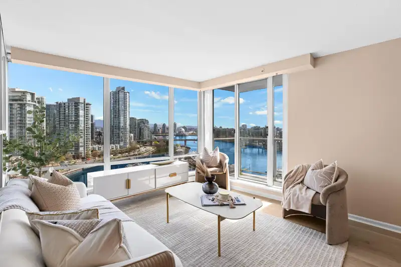 1601 1228 MARINASIDE CRESCENT - photo 2 of 25