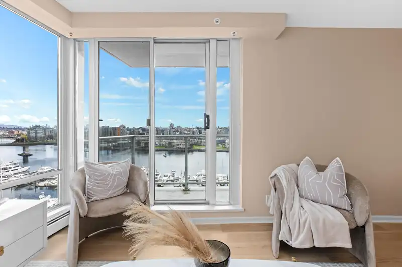 1601 1228 MARINASIDE CRESCENT - photo 4 of 25