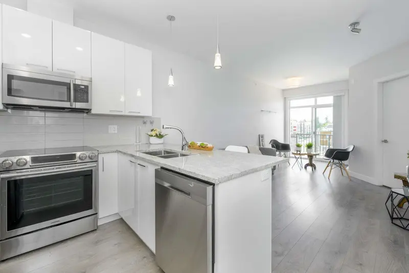 413 19940 BRYDON CRESCENT - photo 1 of 20