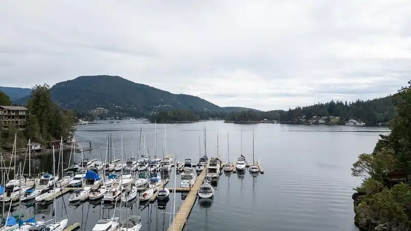 14 4622 SINCLAIR BAY ROAD - photo 1 of 30