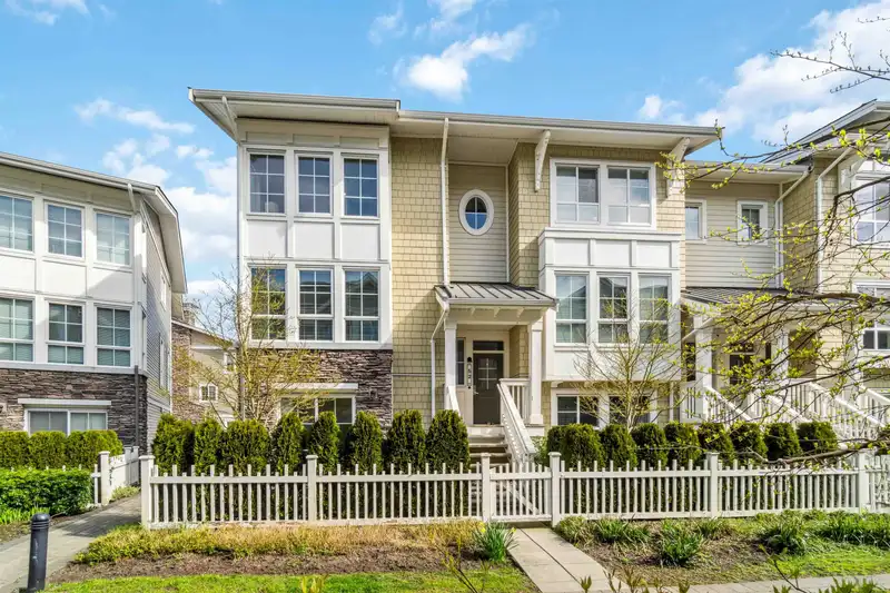52 5551 ADMIRAL WAY - photo 1 of 34