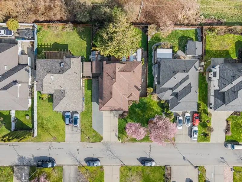 16135 95 AVENUE - photo 2 of 40