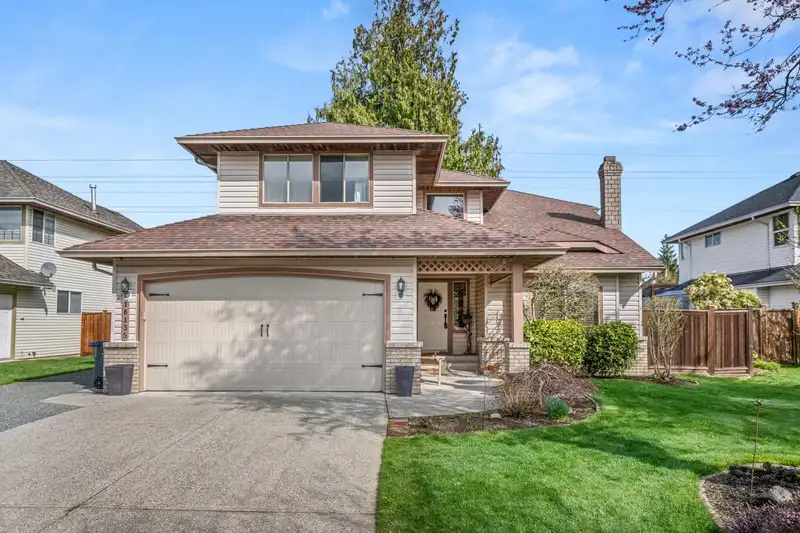 16135 95 AVENUE - photo 4 of 40