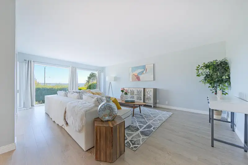 2365 QUEENS AVENUE - photo 3 of 32