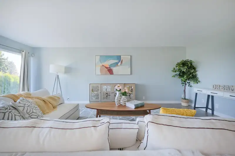 2365 QUEENS AVENUE - photo 4 of 32