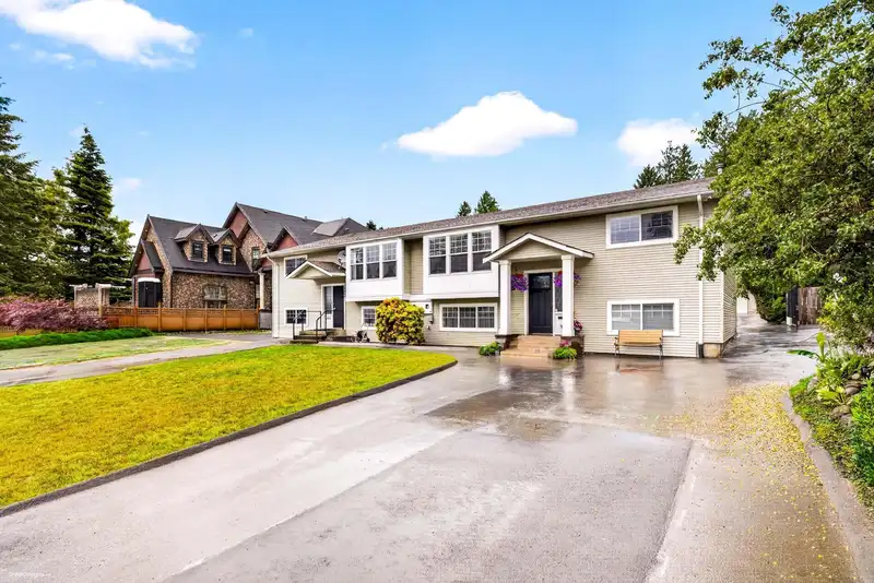 12905 99 AVENUE - photo 3 of 40