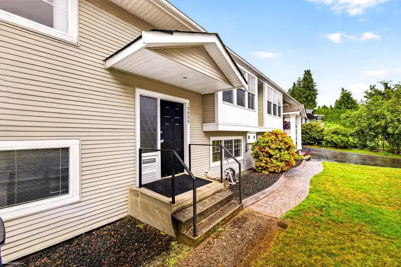 12905 99 AVENUE - photo 4 of 40