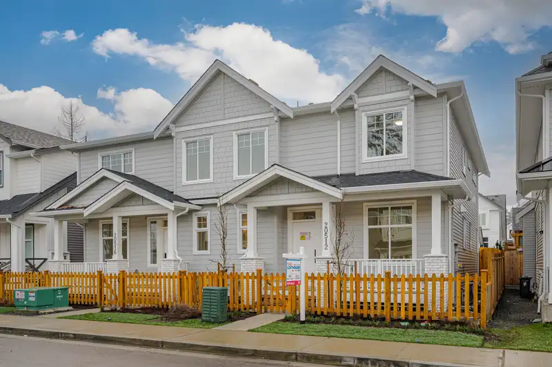 20512 76A AVENUE - photo 2 of 40