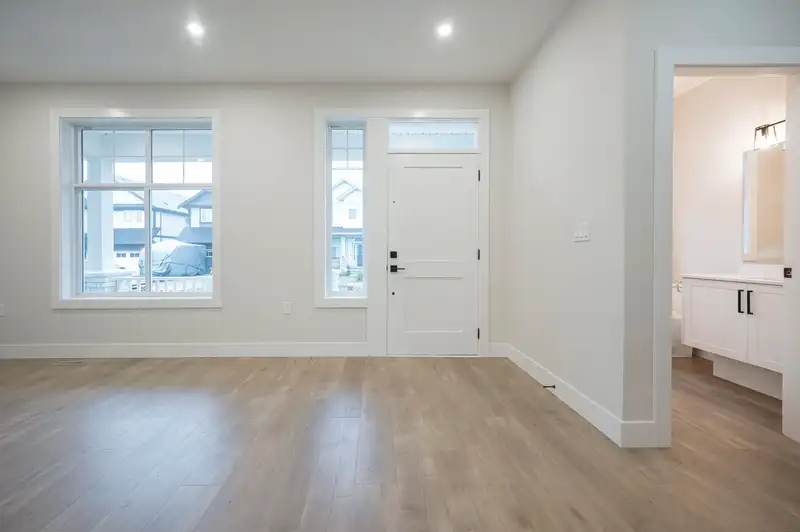 20512 76A AVENUE - photo 3 of 40