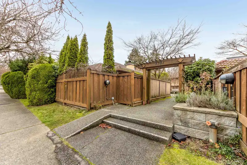 9 3301 W 16TH AVENUE - photo 1 of 24