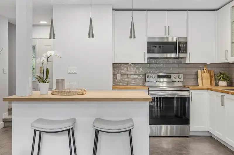 76 39920 GOVERNMENT ROAD - photo 2 of 19