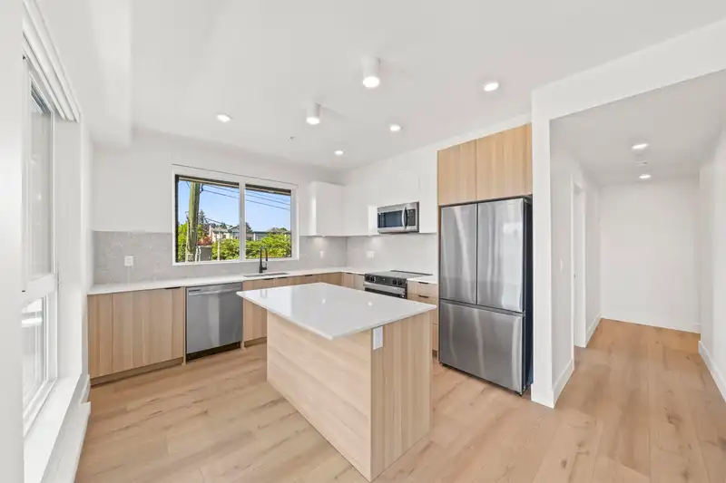 324 20769 FRASER HIGHWAY - photo 3 of 20