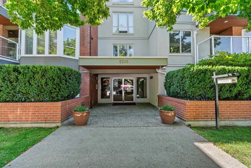 201 2288 W 12TH AVENUE - photo 1 of 33