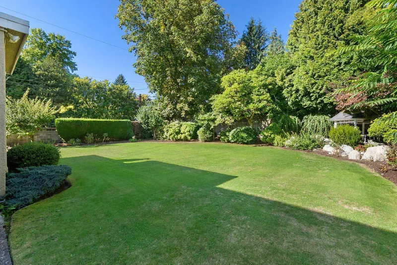 1537 W 40TH AVENUE - photo 3 of 25