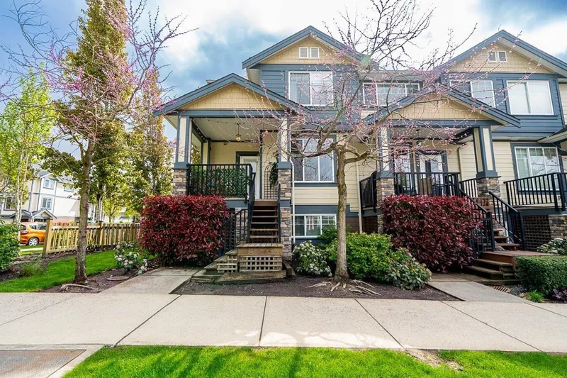 1 18818 71 AVENUE - photo 2 of 25